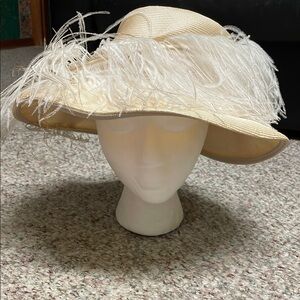 Vintage 40s woven cream Feathered Women's Hat- new condition